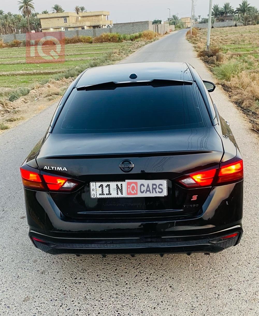 نيسان ألتيما